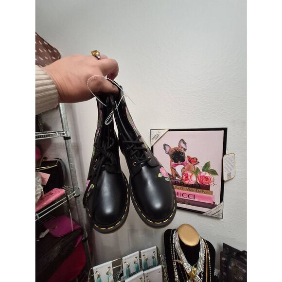 NEW Dr Doc Martens 1460 Vonda II Floral Black Boots Roses Flowers Women's - Picture 2 of 4